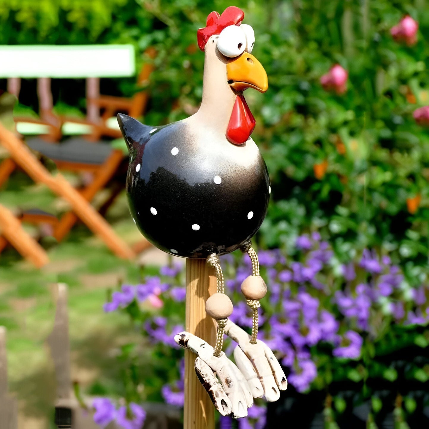 Grappige tuinkip met wiebelende poten - Tuindecoratie