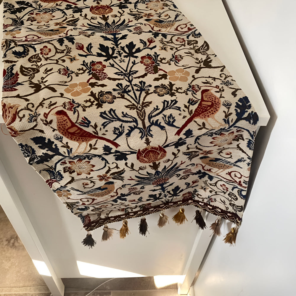 Vintage Jacquard Tafelloper – Bloemen & Vogels met Franjes | Oase Wonen