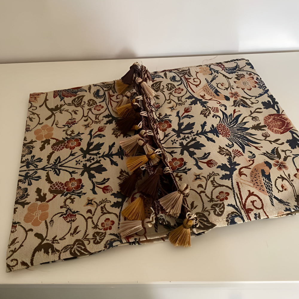 Vintage Jacquard Tafelloper – Bloemen & Vogels met Franjes | Oase Wonen