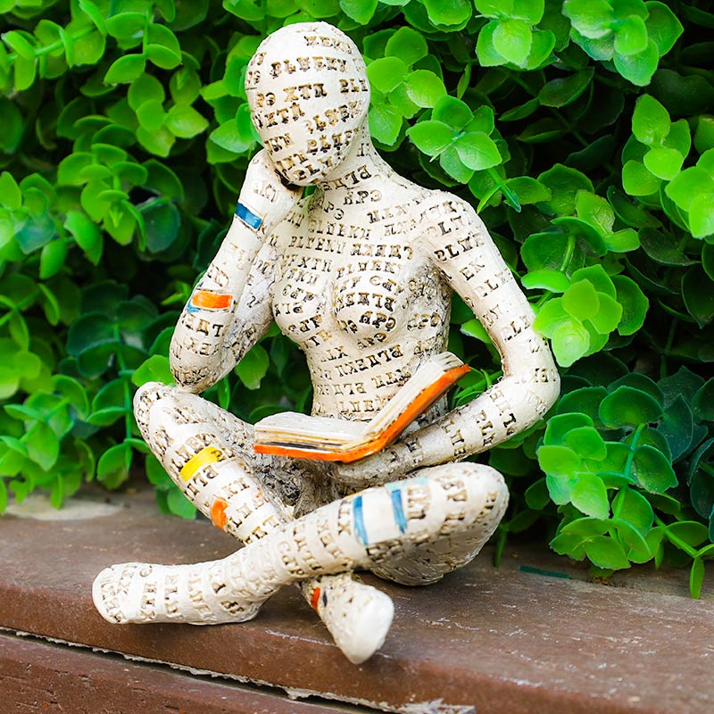 Amélie Lezer Sculptuur voor Boekenkast | Oase Wonen