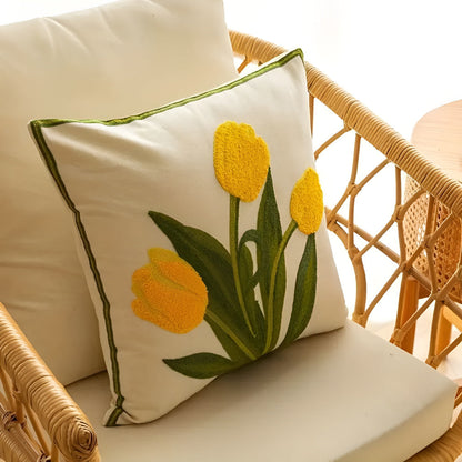 Blooming Tulip Kussenhoes – Geborduurd Katoen voor een Gezellige Sfeer | Oase Wonen