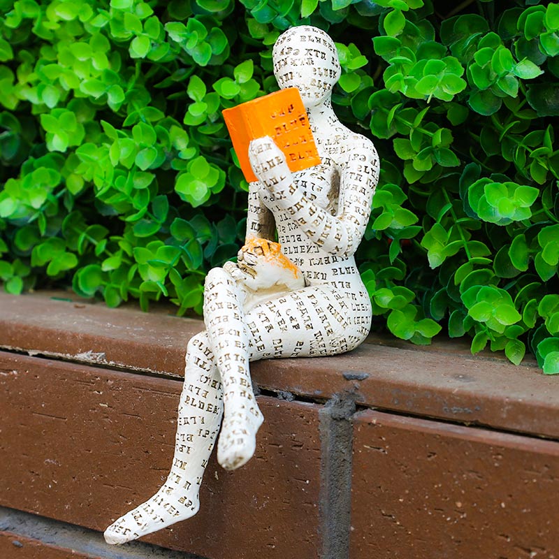 Amélie Lezer Sculptuur voor Boekenkast | Oase Wonen