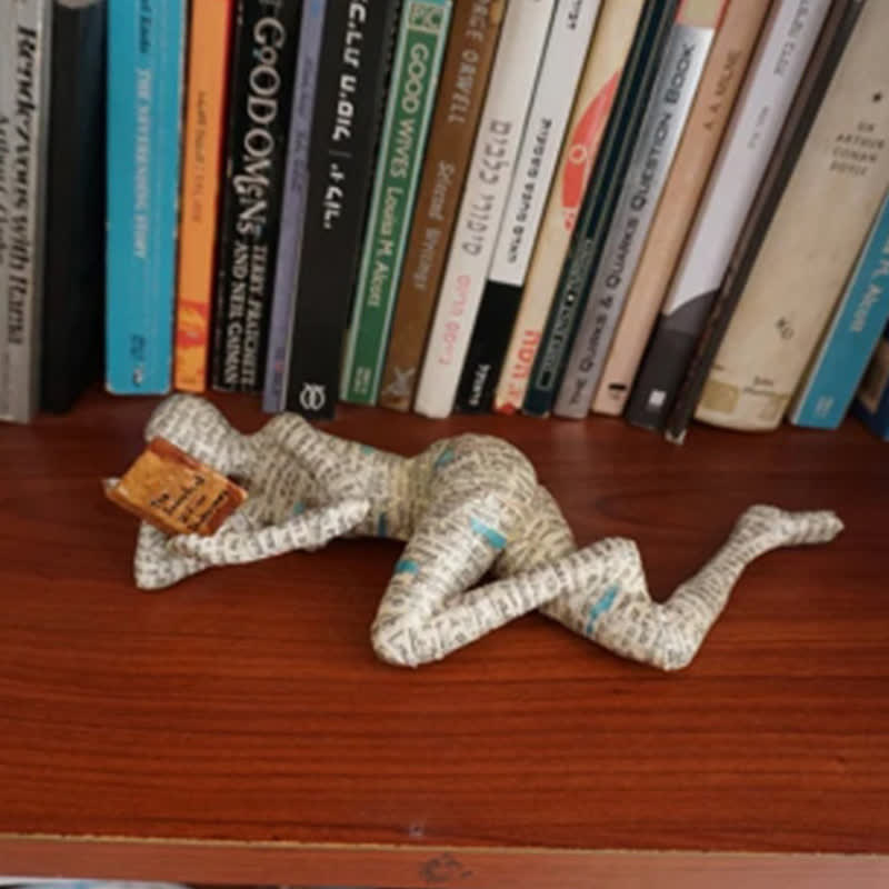 Amélie Lezer Sculptuur voor Boekenkast | Oase Wonen