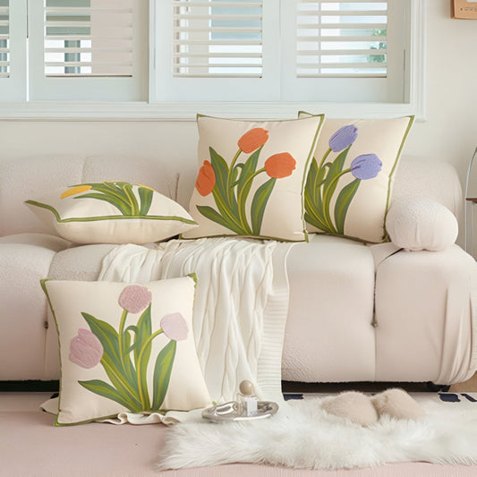 Blooming Tulip Kussenhoes – Geborduurd Katoen voor een Gezellige Sfeer | Oase Wonen