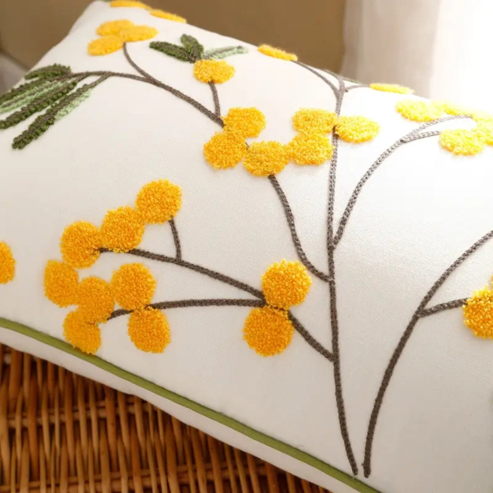 Geborduurde Bloemen Kussenhoes – Microvezel met Bloemenborduursel | Oase Wonen