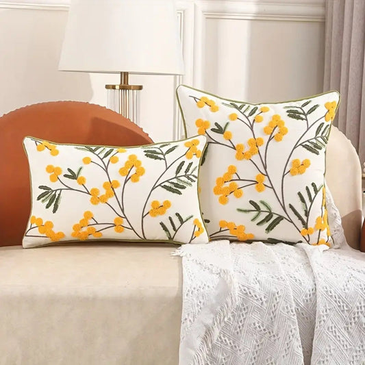 Geborduurde Bloemen Kussenhoes – Microvezel met Bloemenborduursel | Oase Wonen