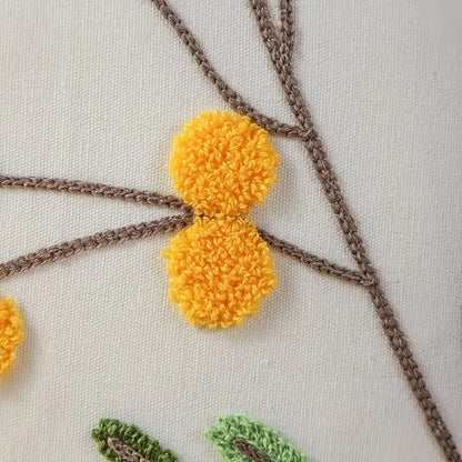Geborduurde Bloemen Kussenhoes – Microvezel met Bloemenborduursel | Oase Wonen