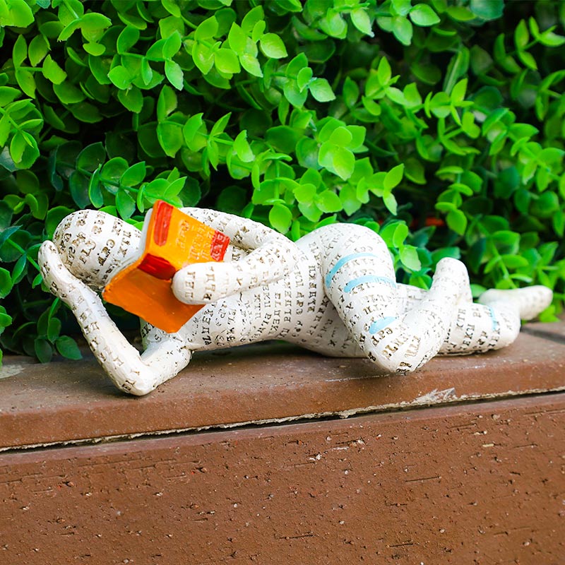 Amélie Lezer Sculptuur voor Boekenkast | Oase Wonen
