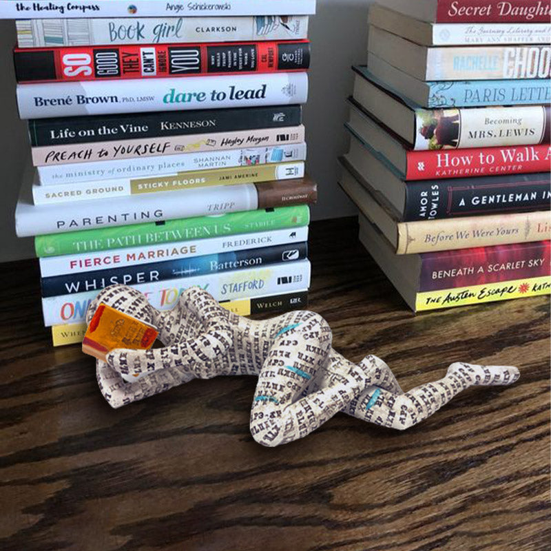 Amélie Lezer Sculptuur voor Boekenkast | Oase Wonen